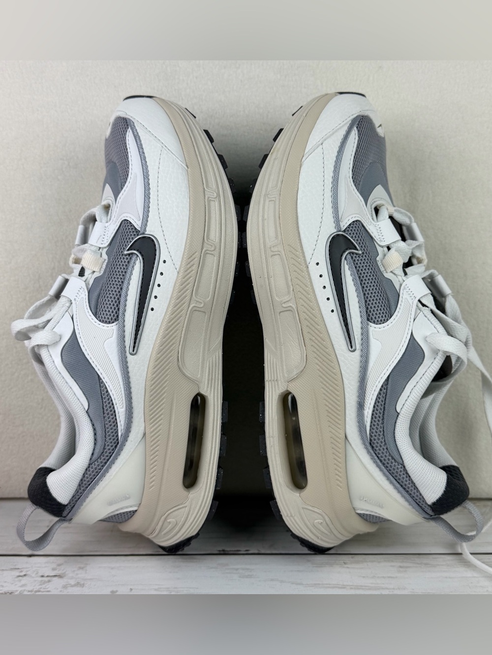 Nike Women’s 7 Air Max Bliss Next Nature Gray White Athletic Running Shoes NEW